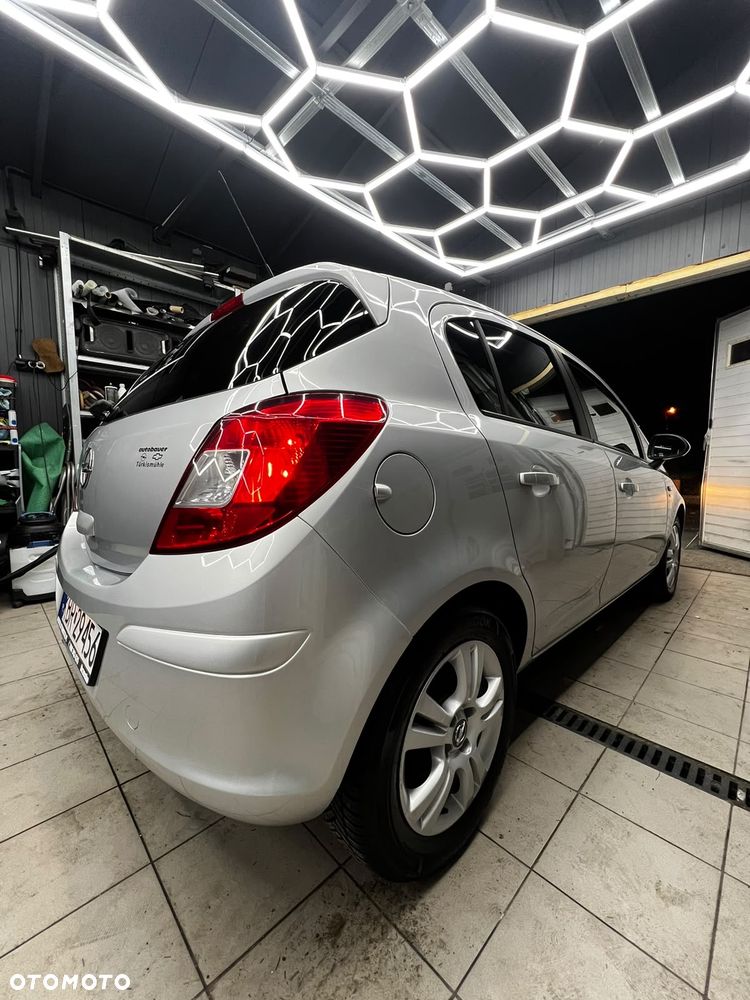 Opel Corsa 1.4 16V Color Elegance - 2