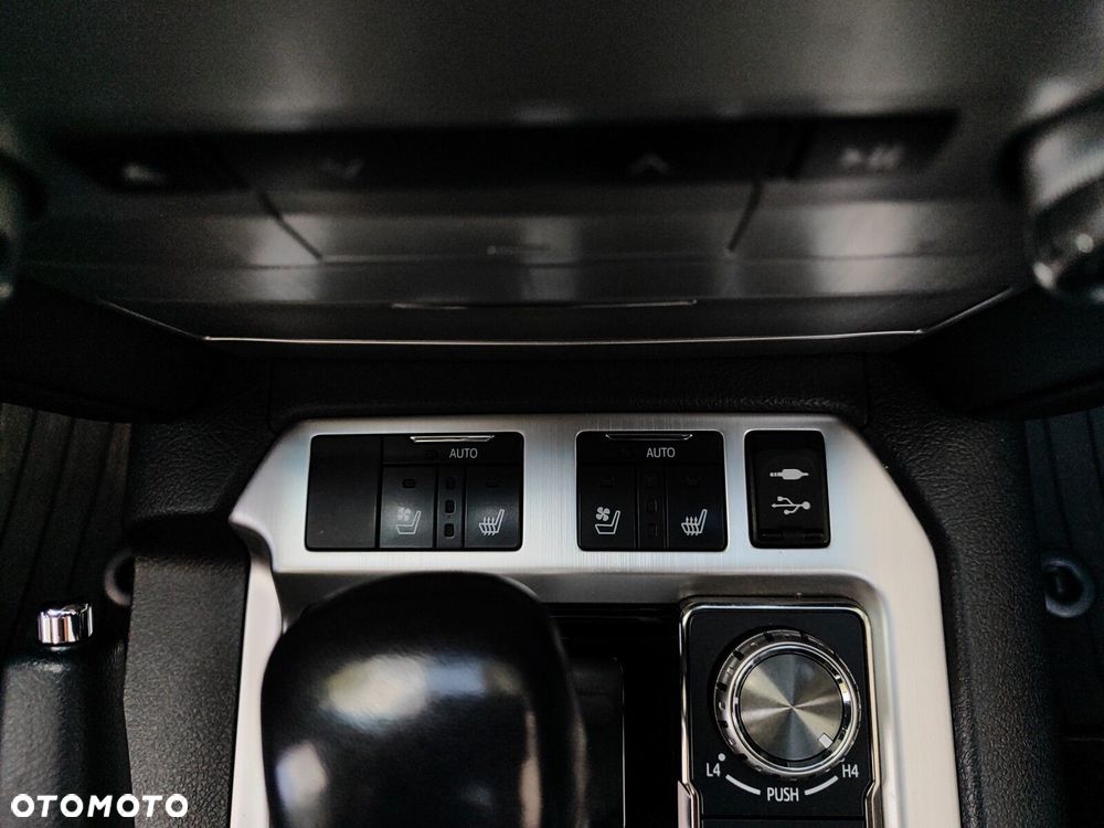 Toyota Land Cruiser - 27