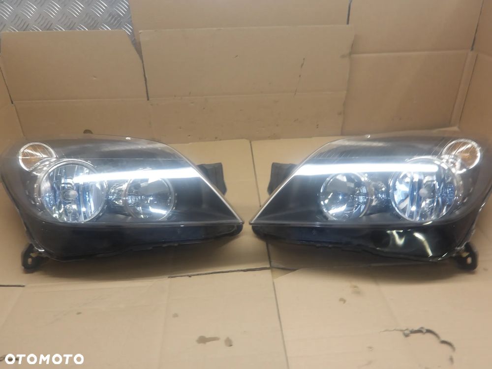 OPEL ASTRA H GTC 1.3D LAMPA PRAWA LEWA PRZÓD PRZEDNIA 24451033 24451034 - 13