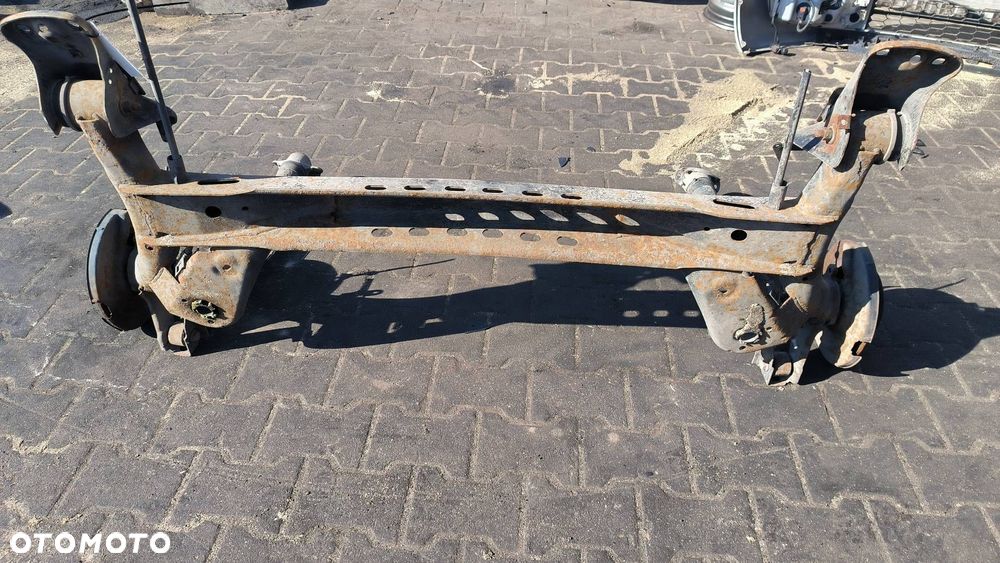 BELKA / SANKI TYŁ SKODA OCTAVIA III - 5