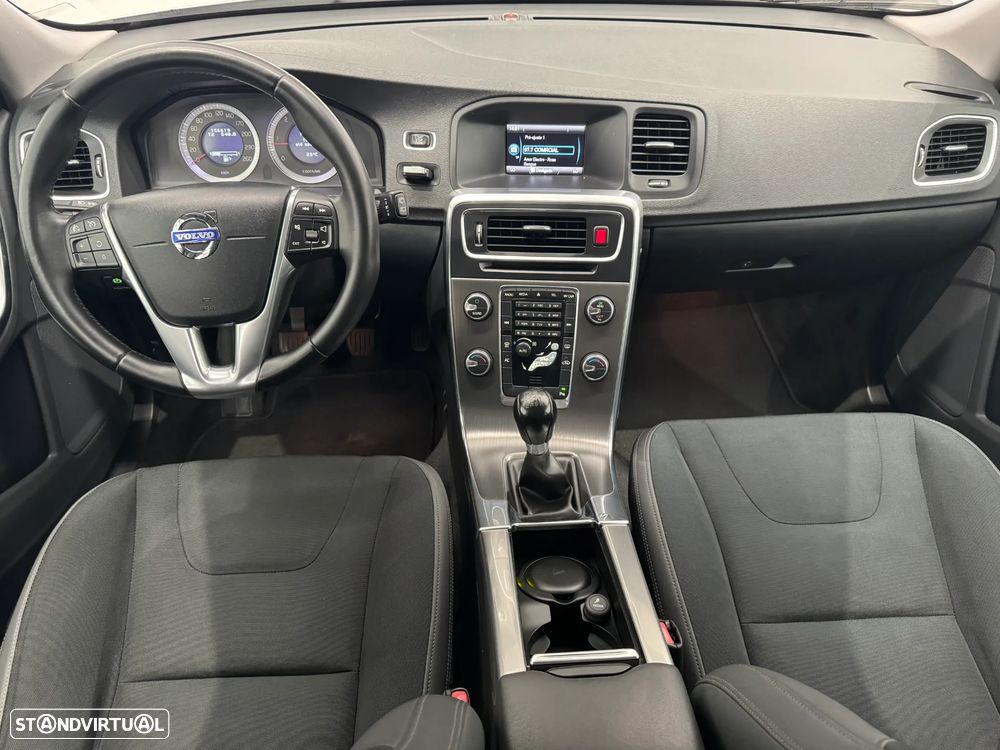 Volvo V60 2.0 D3 Momentum - 17