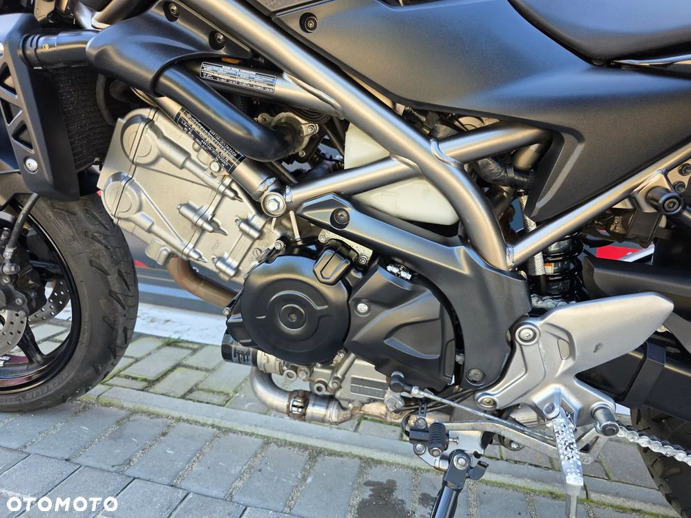 Suzuki SV - 12