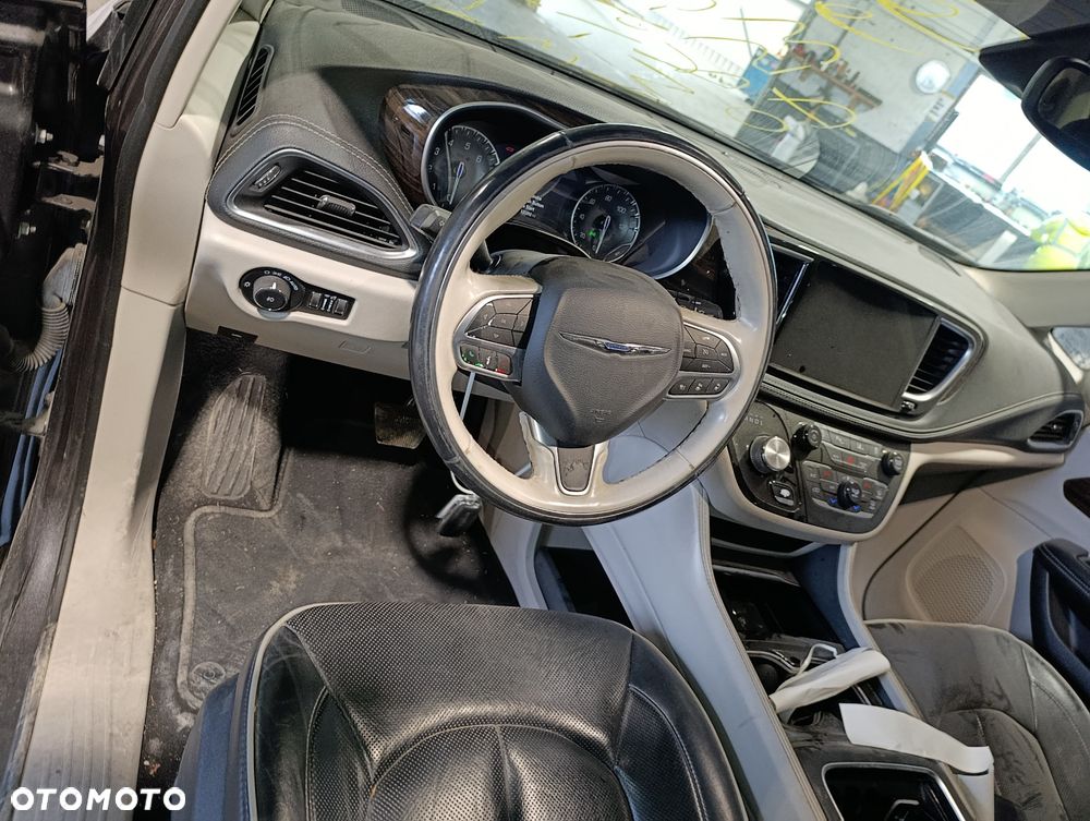 Chrysler Pacifica - 30