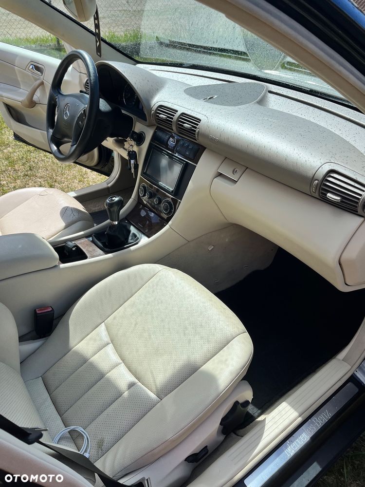 Mercedes-Benz Klasa C 180 T Kompressor Classic - 14