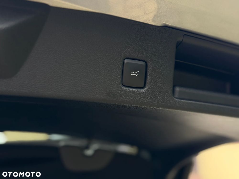 Ford Kuga 2.5 Duratec FHEV 4x4 TITANIUM X - 34