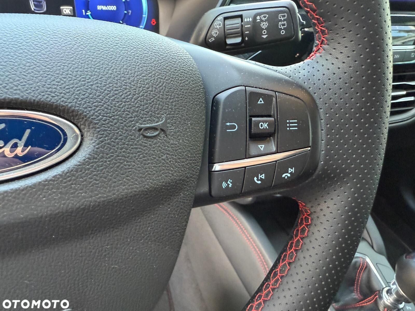 Ford Kuga - 24