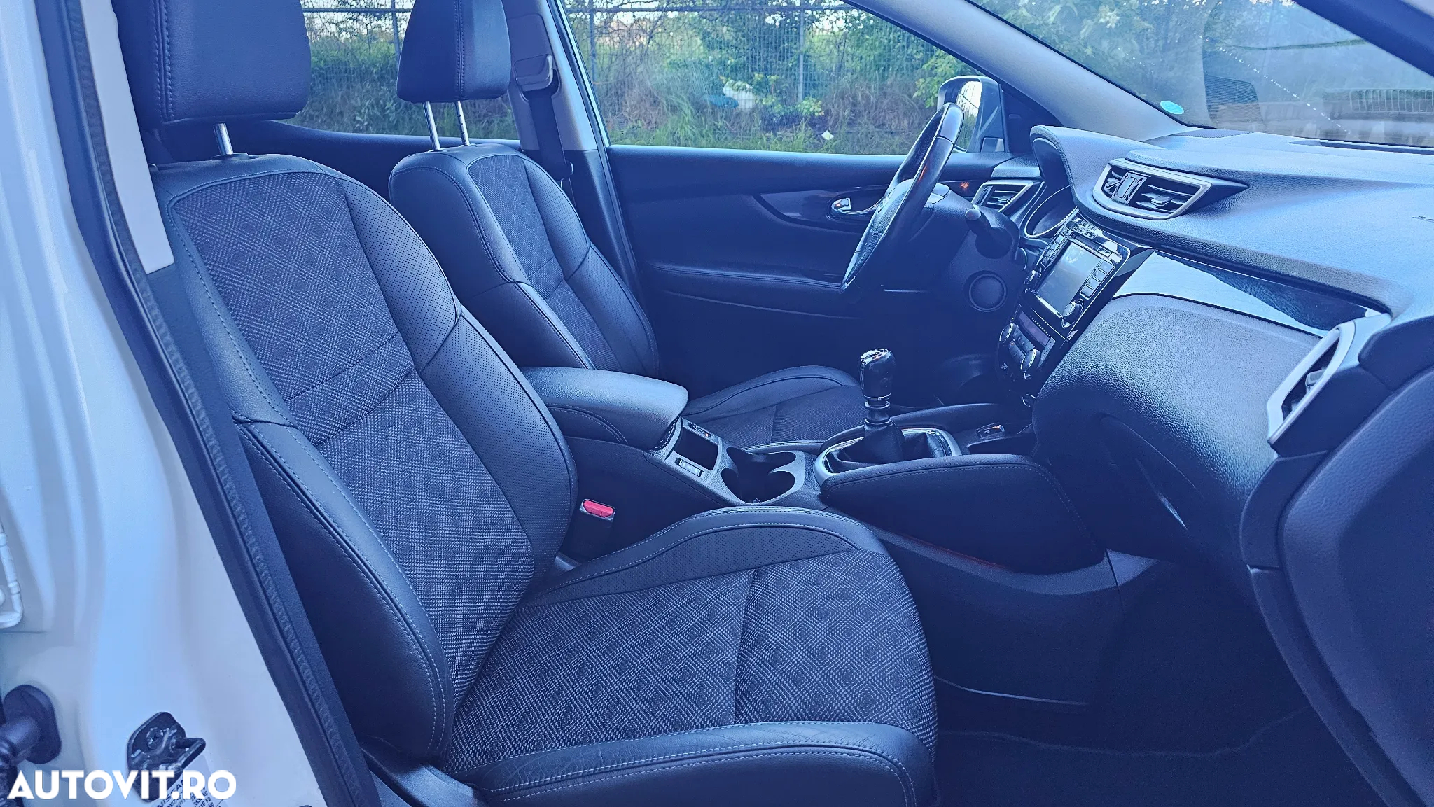 Nissan Qashqai 1.6 DCI 4 x 4 DPF Start/Stop tekna - 17