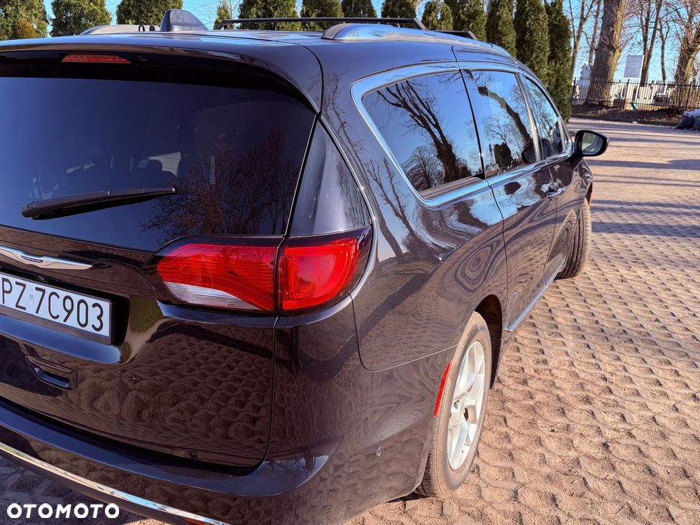 Chrysler Pacifica - 4