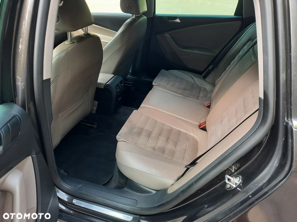 Volkswagen Passat 2.0 TDI DPF Highline - 25