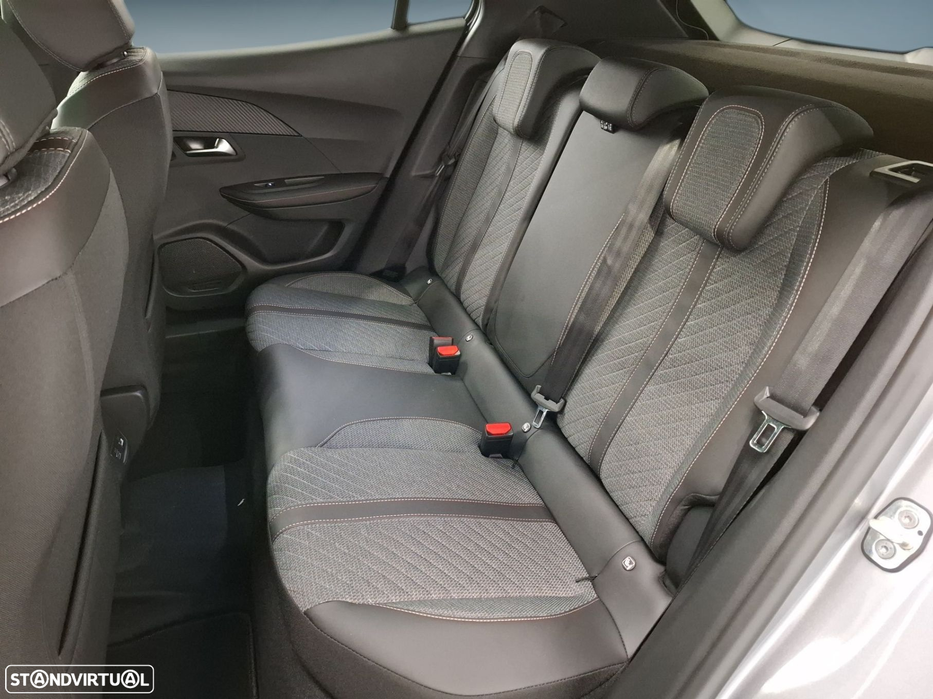 Peugeot e-2008 54 kWh Allure - 10