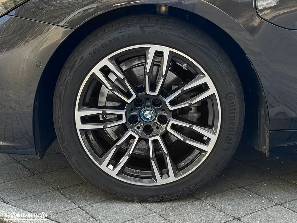 BMW 530 e xDrive Pack Desportivo M - 11