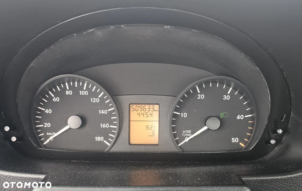 Mercedes-Benz 316 - 11