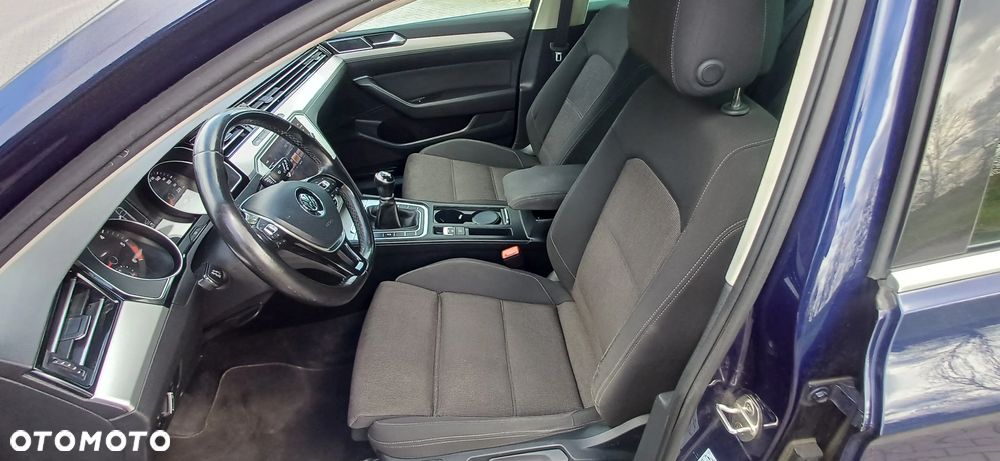 Volkswagen Passat 2.0 TDI SCR Comfortline - 26