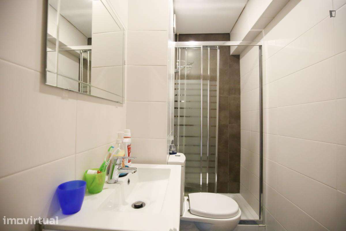 Quarto - localizado em Carnide Lisbon - Grande imagem: 3/24