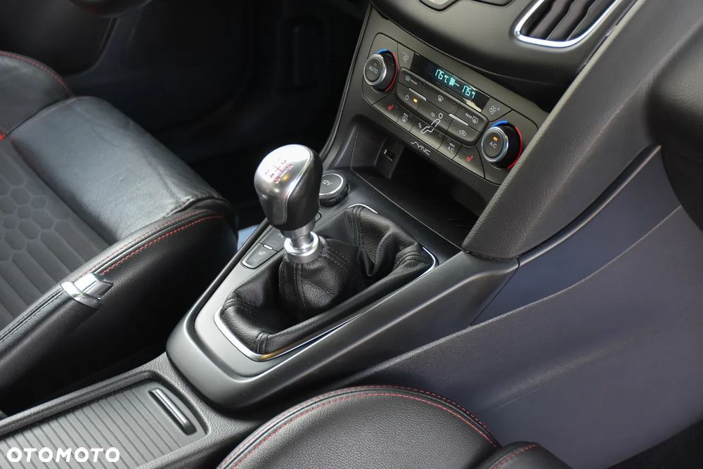 Ford Focus 2.0 EcoBoost ST mit Leder-Sport-Paket - 28