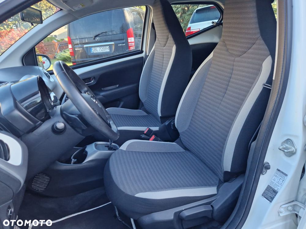 Toyota Aygo x.shift x-play connect - 20