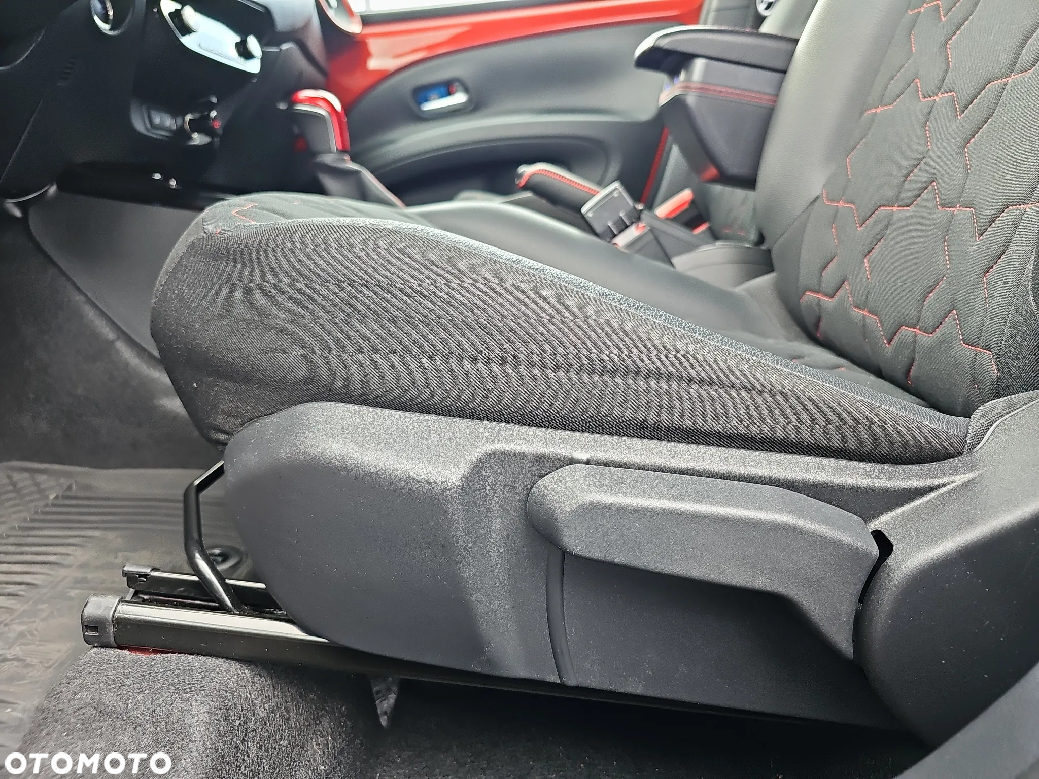 Toyota Aygo X 1.0 VVT-i Executive CVT - 24