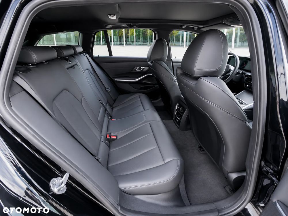 BMW Seria 3 320d xDrive MHEV M Sport sport - 24