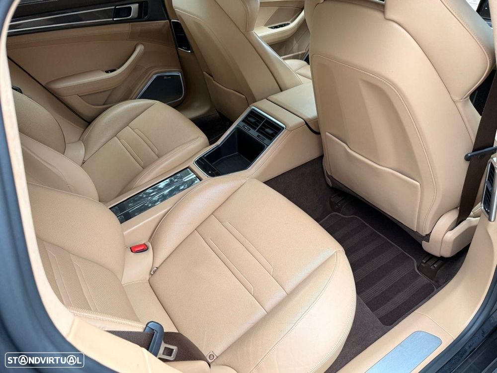 Porsche Panamera 4 S - 14
