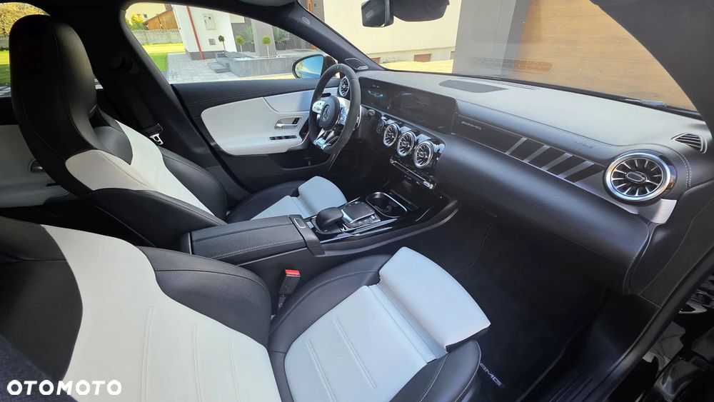 Mercedes-Benz CLA AMG 35 4Matic B AMG Speedshift 7G-DCT - 27