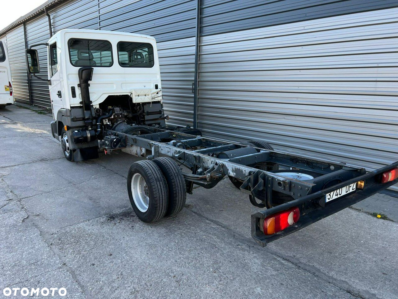 Nissan Atleon - 4