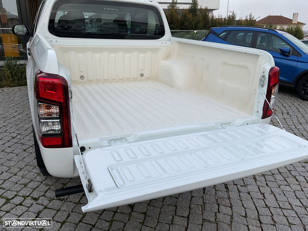 Mitsubishi L200 2.3 DI-D CD Invite Strakar Look 4WD - 16