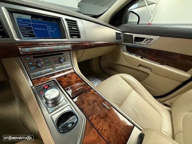 Jaguar XF 2.7 V6 Diesel Luxury - 5