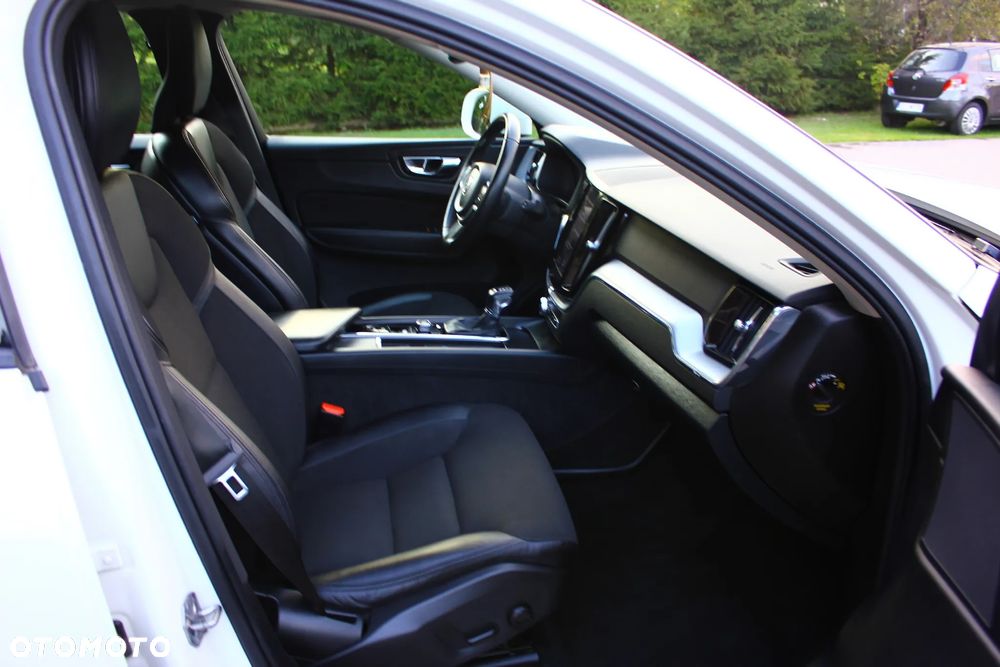Volvo XC 60 D4 Momentum Pro - 38