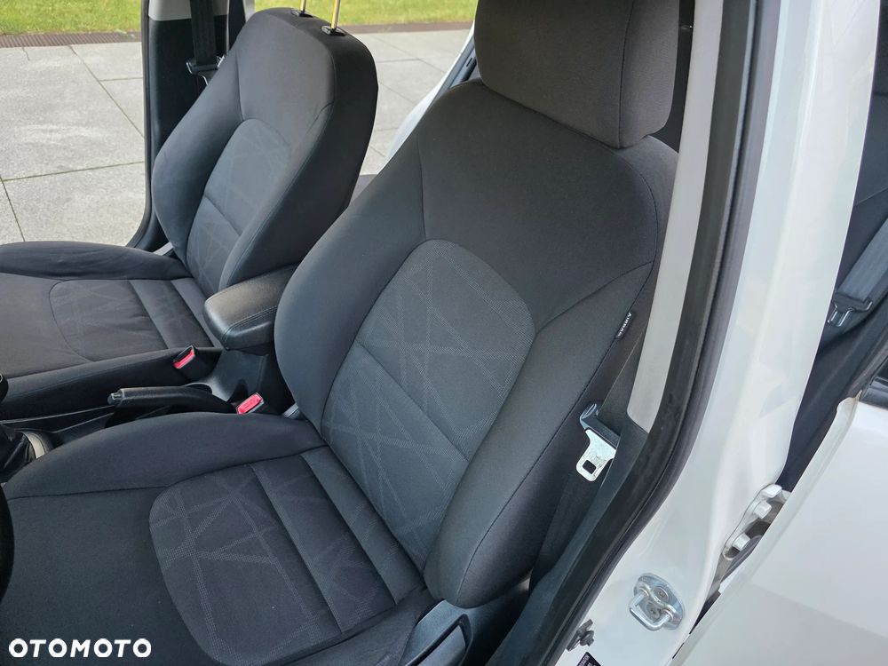 Kia Rio - 26
