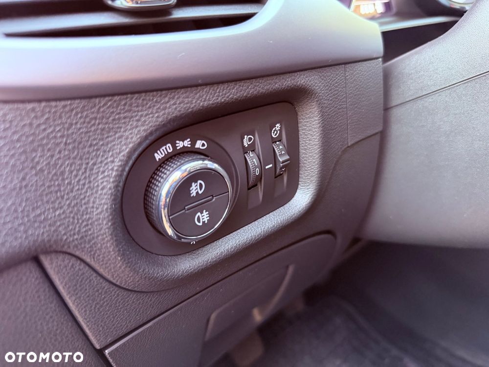 Opel Astra 1.4 Turbo 120 Jahre - 28