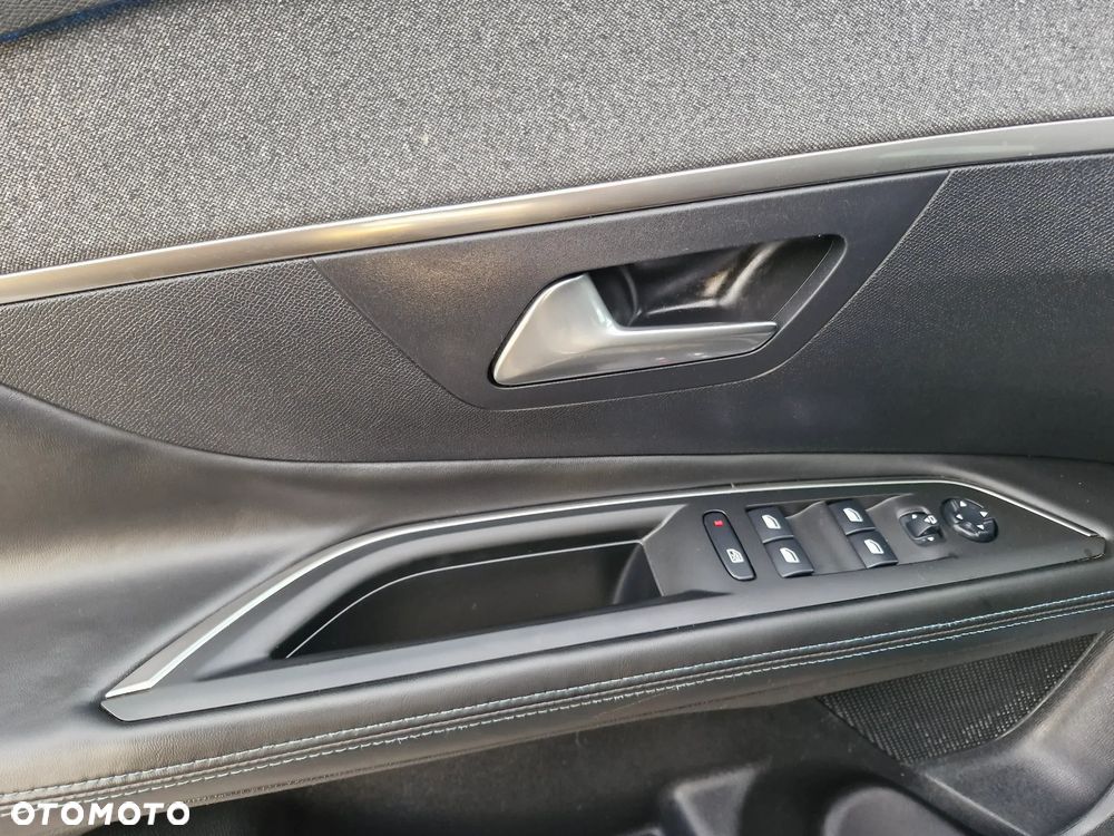 Peugeot 3008 PureTech 130 Stop & Start GPF Roadtrip - 17