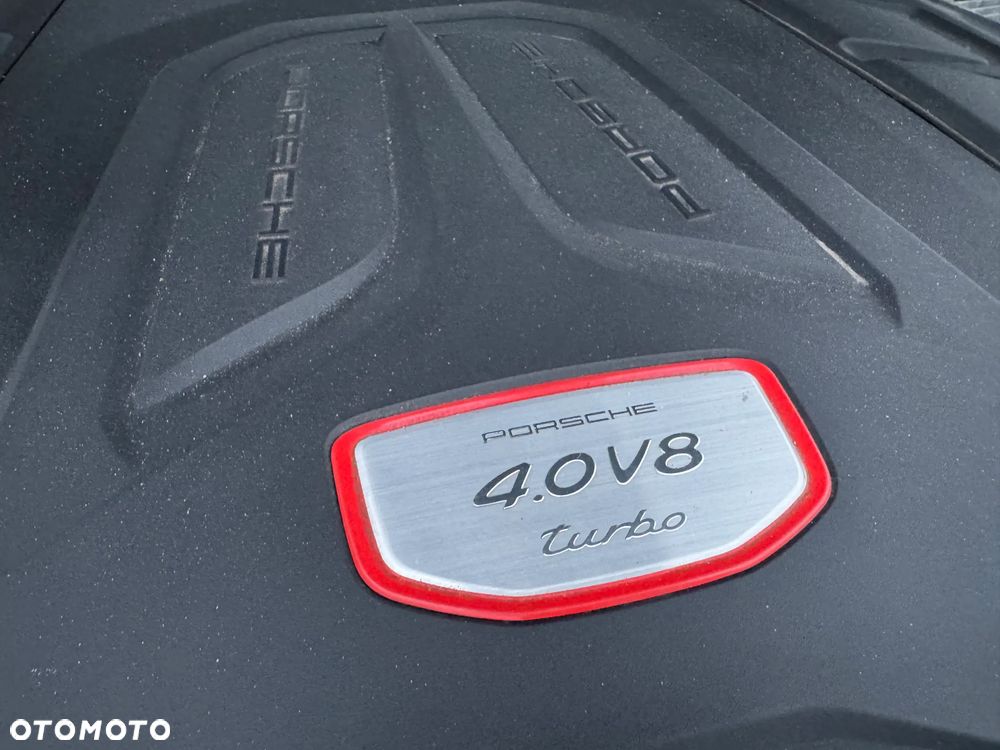 Porsche Cayenne Turbo - 12