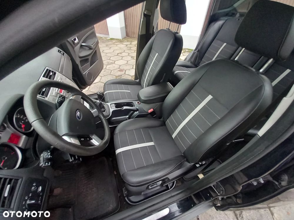 Ford Kuga 2.0 TDCi 2x4 Titanium - 35