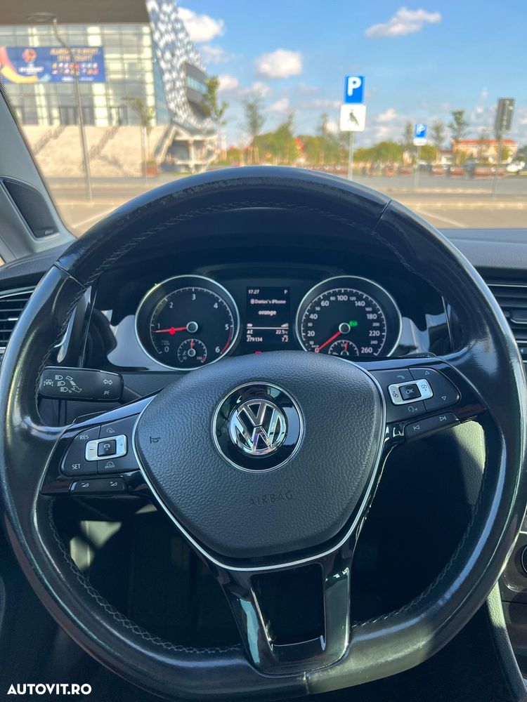 Volkswagen Golf - 11
