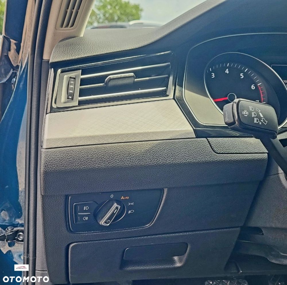Volkswagen Passat - 25
