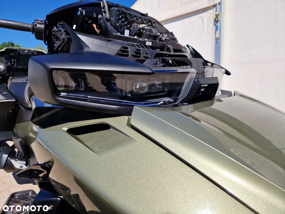 Can-Am Spyder - 36
