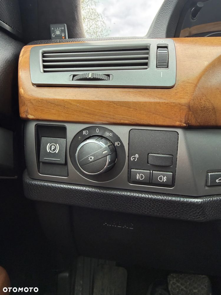 BMW Seria 7 750Li - 27