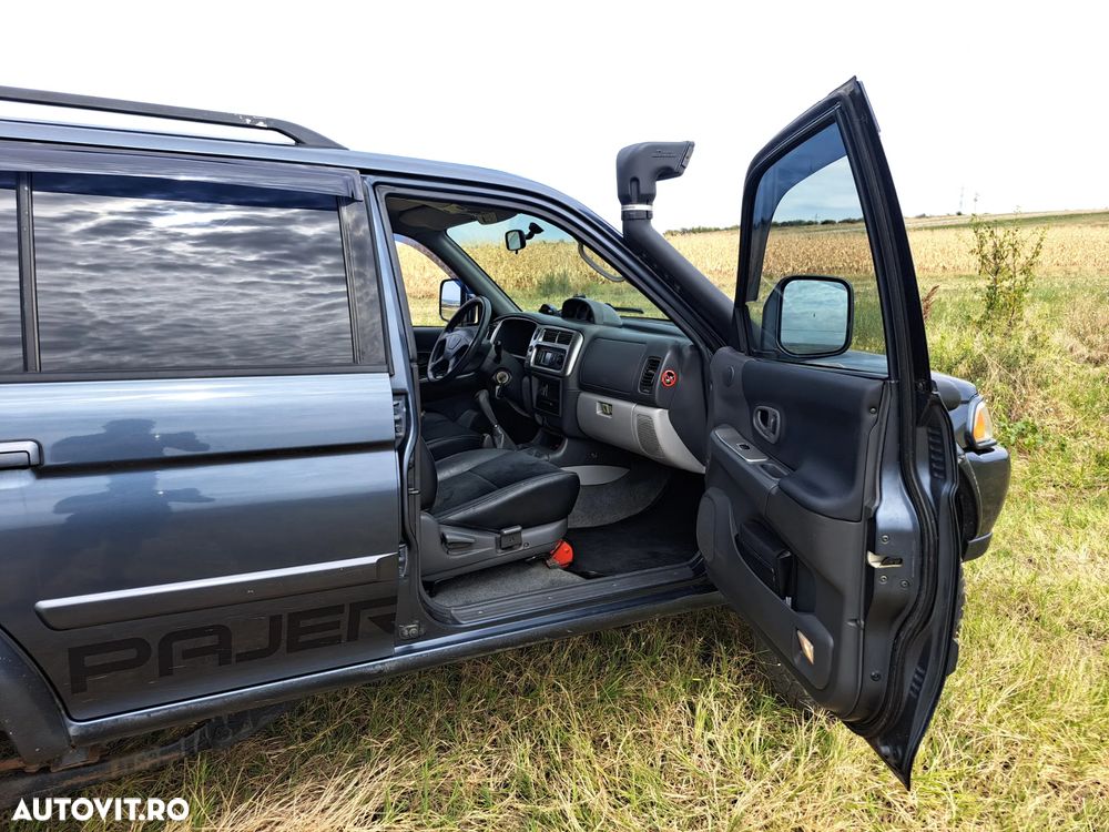 Mitsubishi Pajero Sport 2.5 TD Instyle - 10