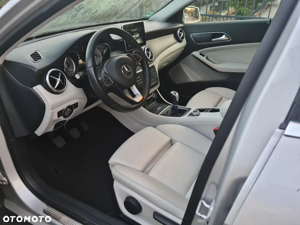 Mercedes-Benz GLA - 8