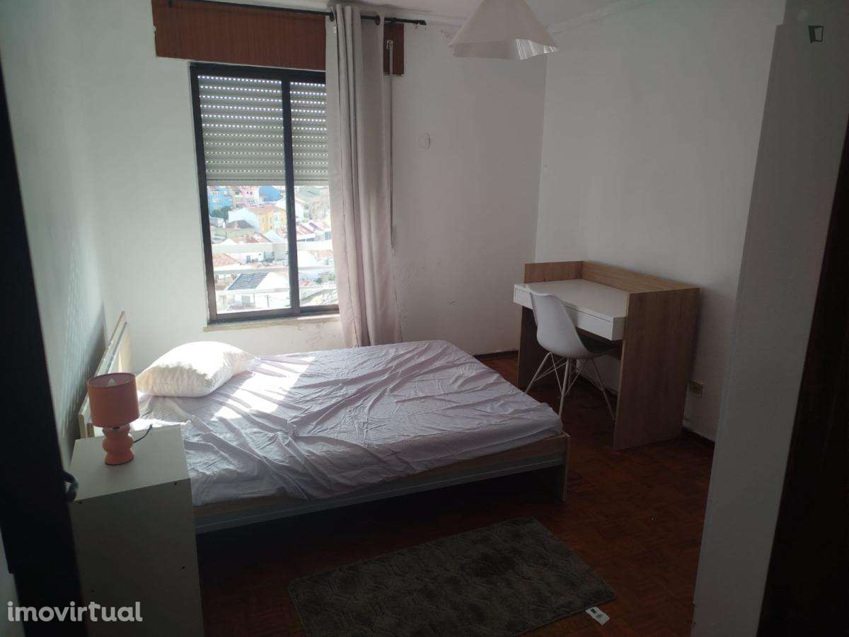Quarto - localizado em Setubal - Grande imagem: 5/11
