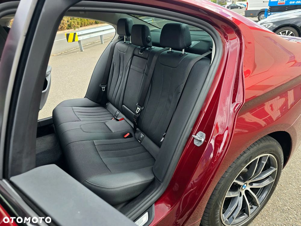 BMW Seria 5 530i xDrive mHEV Luxury Line - 23