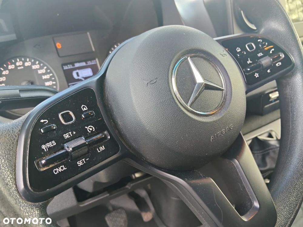 Mercedes-Benz Sprinter - 16