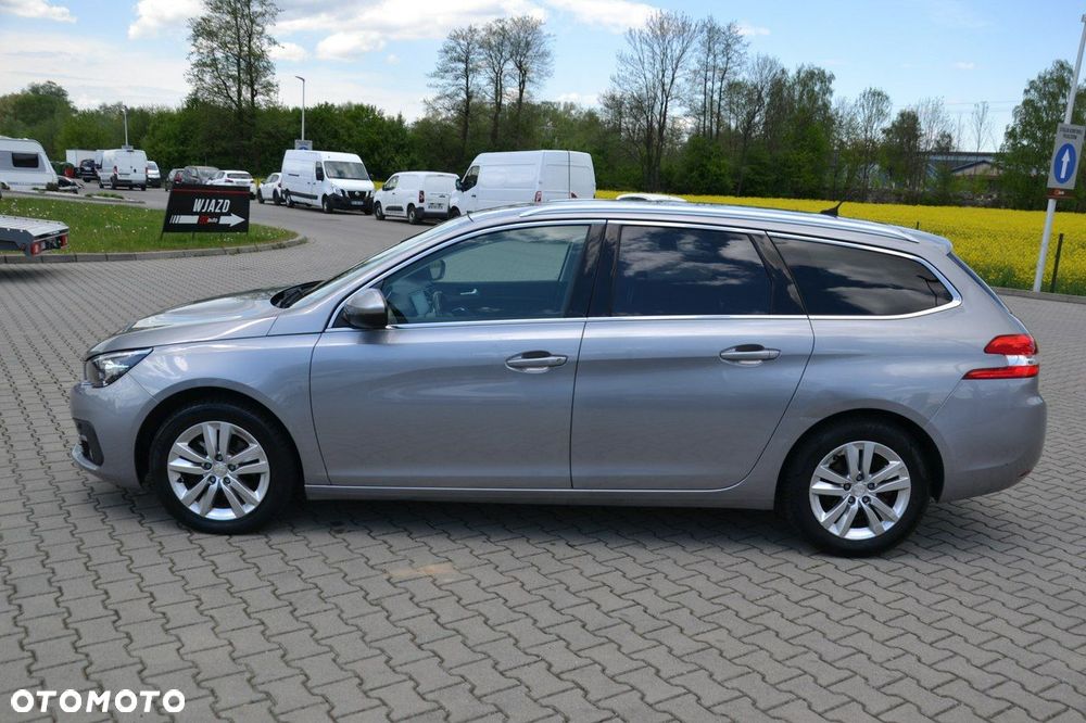 Peugeot 308 - 8