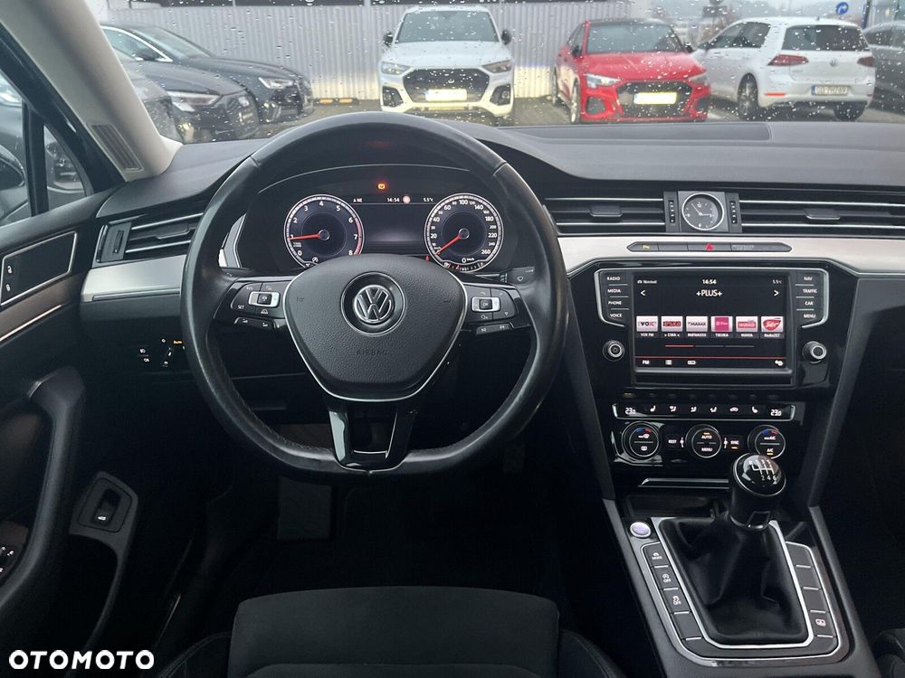 Volkswagen Passat 1.8 TSI BMT Highline - 22