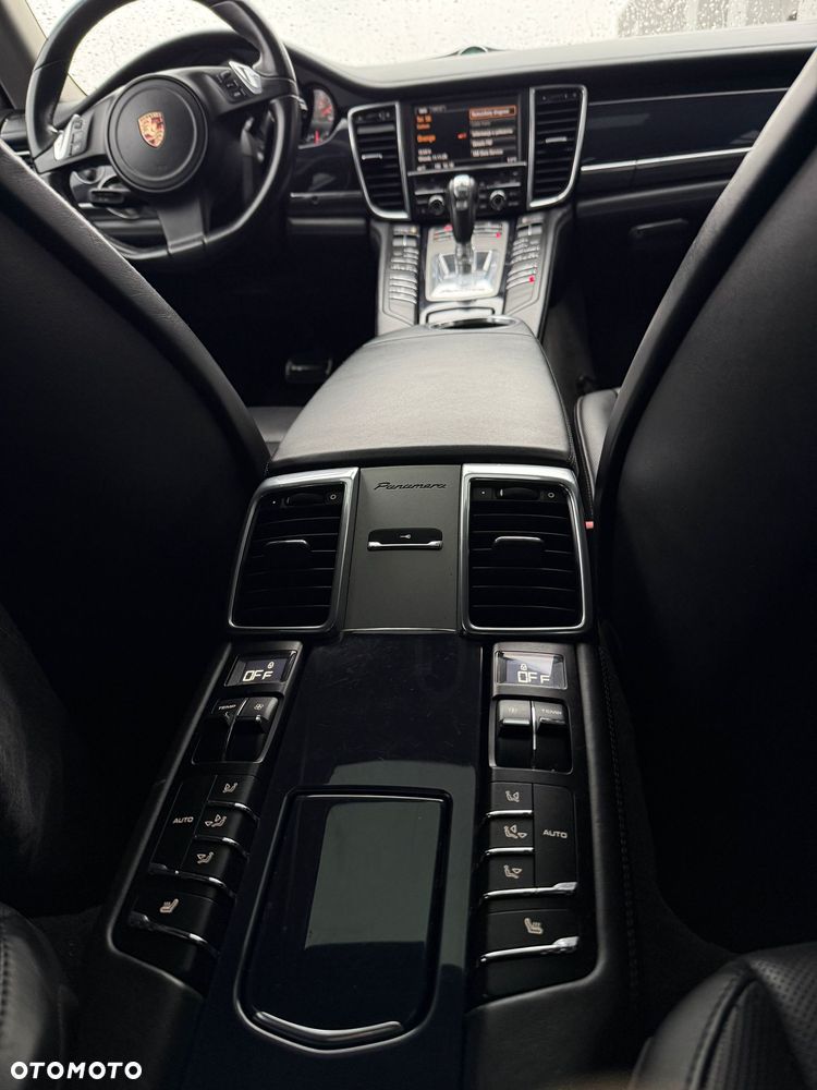 Porsche Panamera 4S PDK - 12