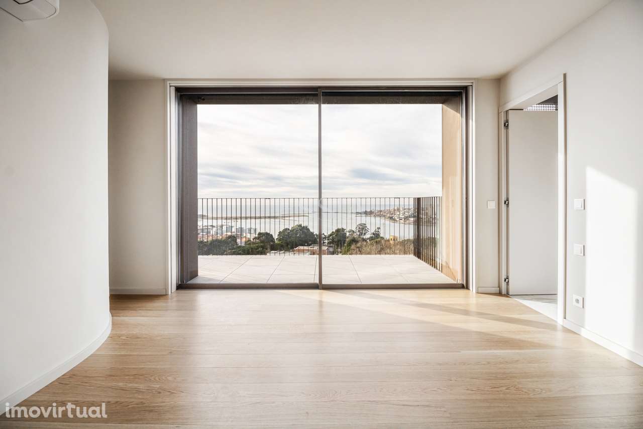 Apartamento  T3| Varanda e Terraço| Condomínio  com Ginásio e Piscina - Grande imagem: 3/40