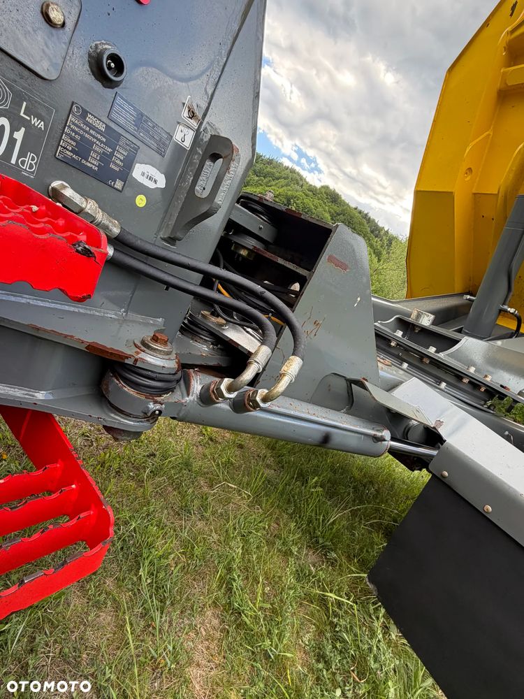 Wacker Neuson DW90 Wozidło 4x4 OBROTOWE.  9 ton ładowność z Pełną kabiną.  1799 mtg 2022 rok. Jak nowe z salonu PERKINS turbo silnik 4cylindry! Pochodzi z Norweskiego Gospodarstwa Ziemniaczanego! Pełne sterowanie dżojstik REWERS HYDROSTATIC. Ogrzewana wentylowana Kabina Opony zero zużycia. Aktualna DEKRA. Kamery wysokiej jakośći! Zero luzów i wycieków. Szybka wolna jazda. Wielka Okazja. Oświetlenie pełne Fabryczne. Hak. Podzespoły dosłownie Nowe! Lokalizacja NOWY SĄCZA - 31
