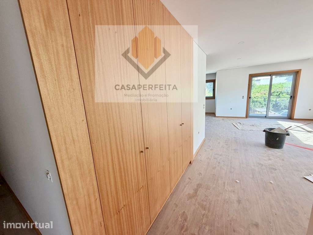 Apartamento T2 NOVO de 2 Frentes com 131m2, Varanda e Lugar de Gara... - Grande imagem: 3/24