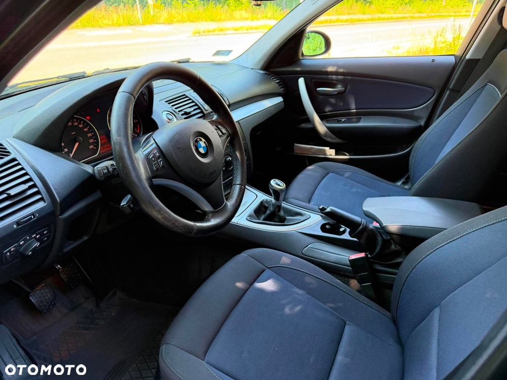 BMW Seria 1 116i - 25