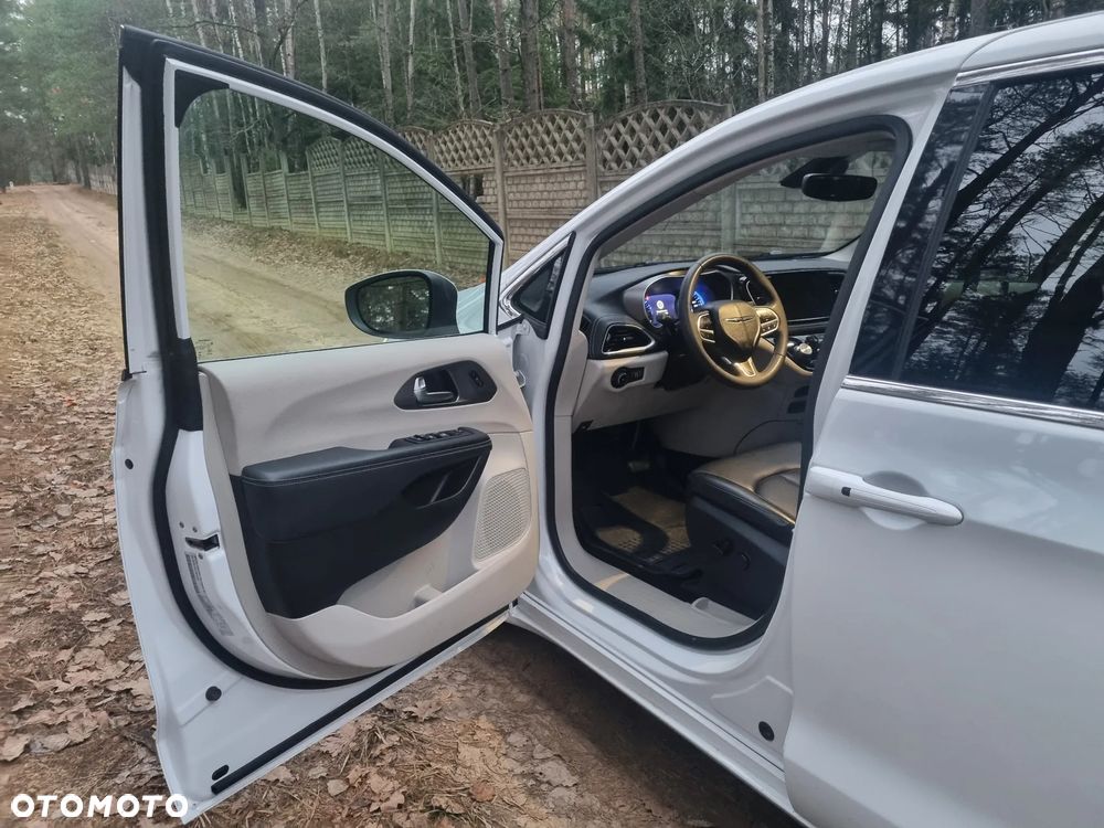 Chrysler Pacifica - 15